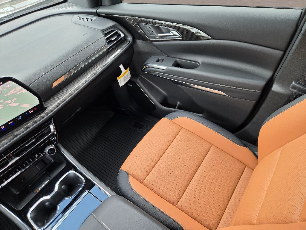 New 2027 Chevrolet Traverse Z71 w/ Enhanced Driving Package AWD/4WD image 16