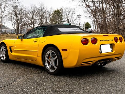 Used 2001 Chevrolet Corvette Convertible w/ Preferred Equipment Group2 image 19
