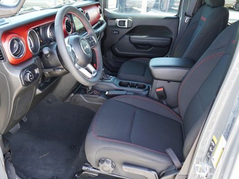 Used 2023 Jeep Gladiator Rubicon w/ Cold Weather Group AWD/4WD image 16