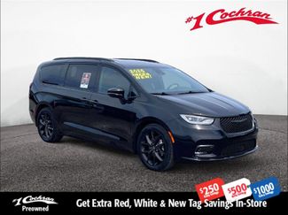 Used 2025 Chrysler Pacifica Limited FWD video 1