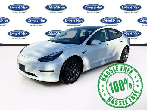 Used 2023 Tesla Model 3 Standard Range image 3