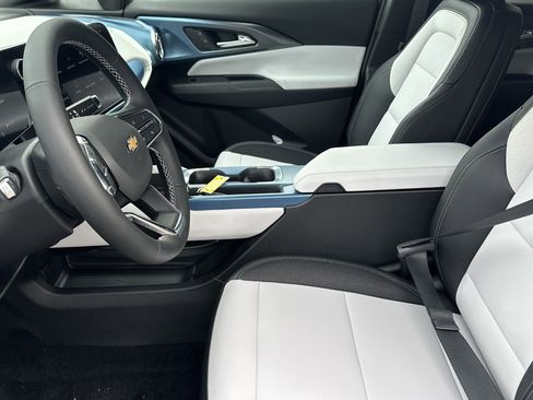 New 2026 Chevrolet Equinox EV LT image 9
