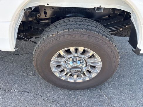Used 2022 Ford F350 XLT w/ XLT Premium Package AWD/4WD image 7
