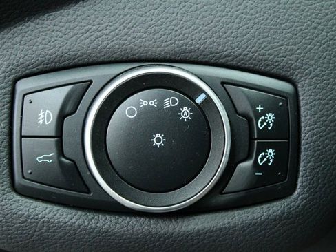 Used 2017 Ford Escape SE image 18