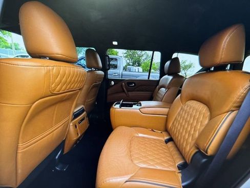 Used 2024 INFINITI QX80 Sensory AWD/4WD image 11
