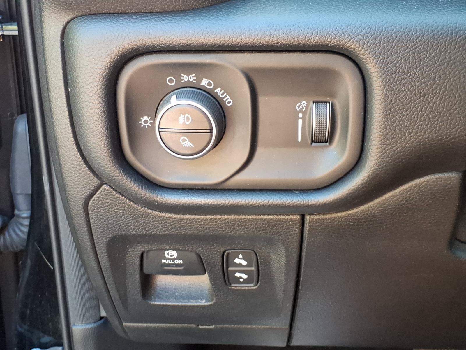 Used 2020 RAM 1500 Big Horn AWD/4WD image 12