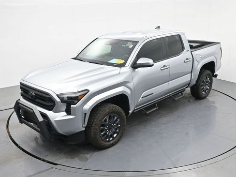 Used 2025 Toyota Tacoma SR5 AWD/4WD image 16