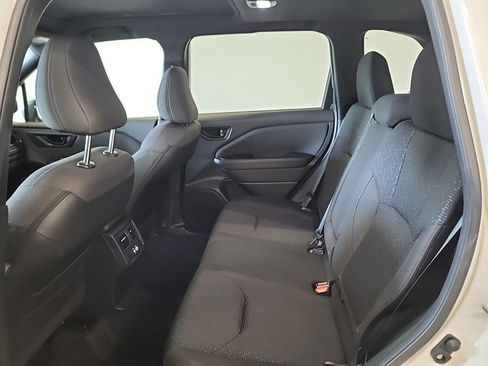 Used 2025 Subaru Forester Premium AWD/4WD image 6