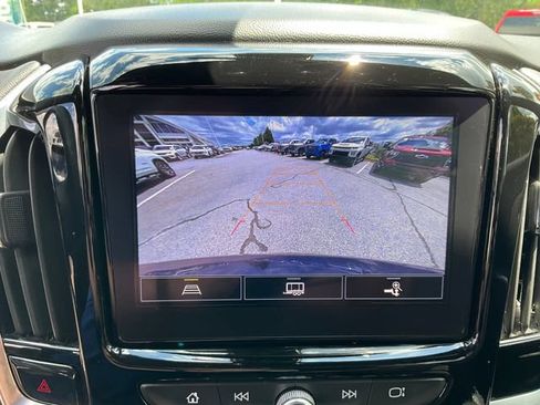 Used 2023 Chevrolet Traverse LT FWD image 14
