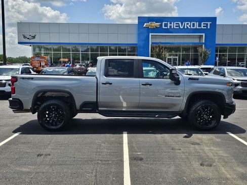 Used 2025 Chevrolet Silverado 2500 Custom w/ Custom Value Package AWD/4WD image 7