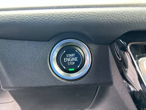 Used 2024 Chevrolet Traverse LT AWD/4WD image 43