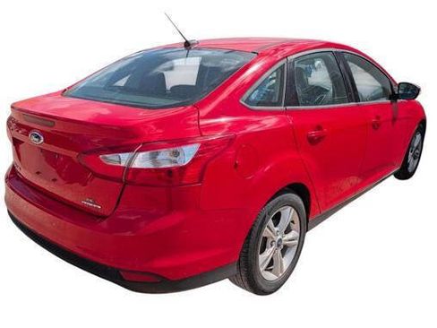 Used 2014 Ford Focus SE w/ SE Winter Package FWD image 5