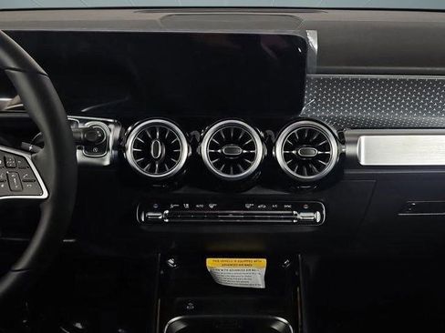 New 2025 Mercedes-Benz GLB 250 4MATIC image 23