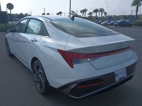 Certified 2024 Hyundai Elantra SEL w/ Convenience Package image 12