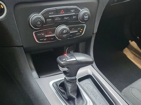 Used 2022 Dodge Charger SXT AWD/4WD image 17