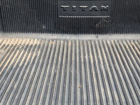 Used 2019 Nissan Titan SV RWD image 9