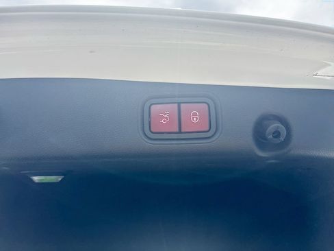 Used 2018 Mercedes-Benz E 300 image 15