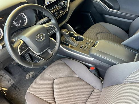 Certified 2024 Toyota Highlander LE image 12
