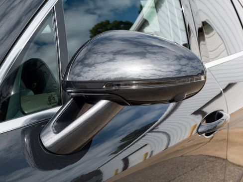 Used 2024 Porsche Macan image 13