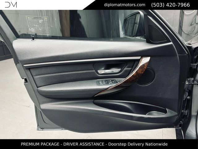 Used 2017 BMW 320i Sedan RWD image 24
