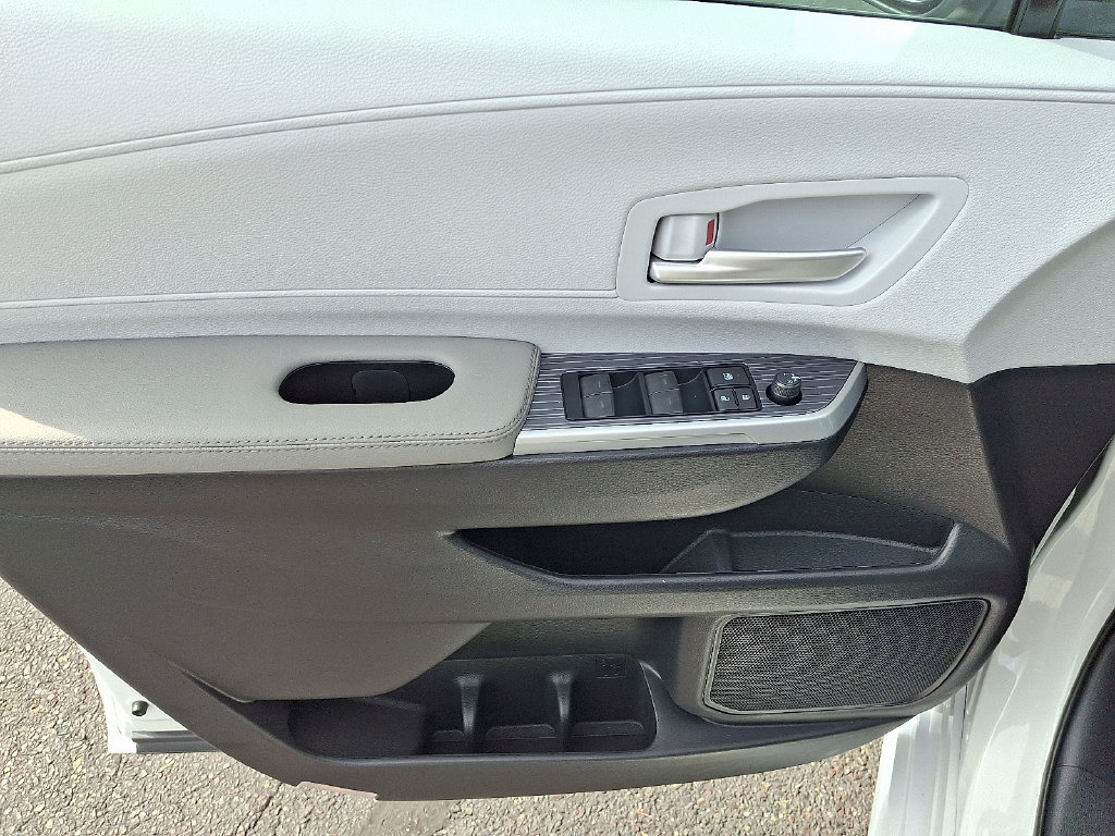 Used 2026 Toyota Sienna XLE FWD image 17