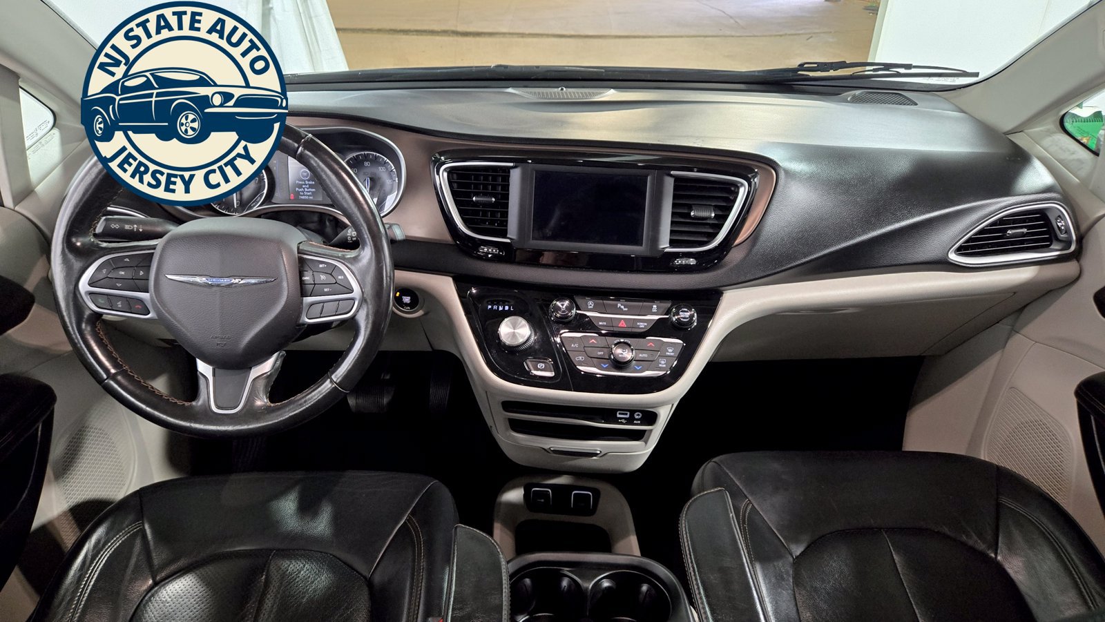 Used 2019 Chrysler Pacifica Touring-L FWD image 30