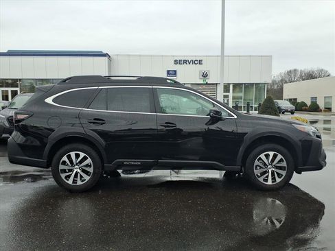 Certified 2023 Subaru Outback Premium image 2