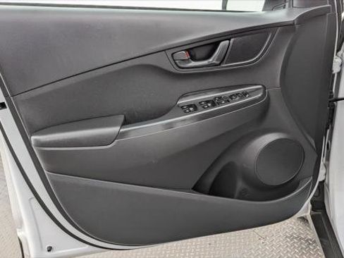 Used 2023 Hyundai Kona SE image 13