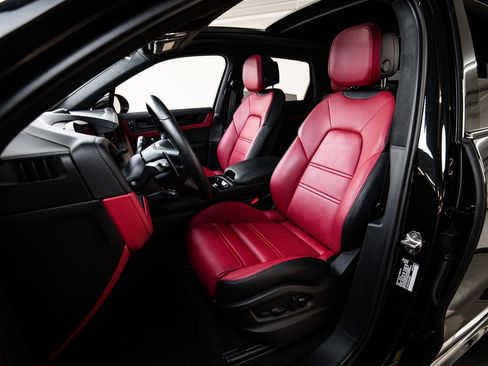 Used 2026 Porsche Cayenne GTS AWD/4WD image 5
