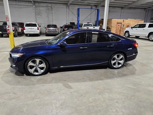 Used 2018 Honda Accord Touring image 4