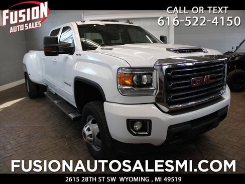 Used 2019 GMC Sierra 3500 SLE image 1