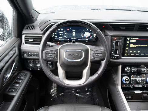 Used 2024 GMC Yukon Denali image 2