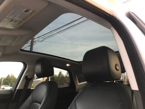 Used 2018 Jaguar E-PACE S image 34