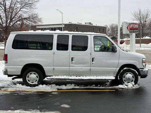 Used 2014 Ford E-350 and Econoline 350 XLT image 2