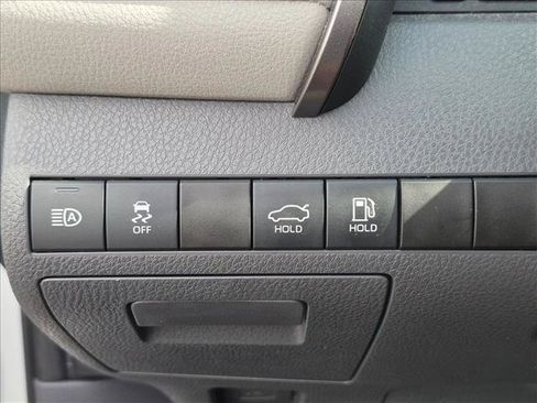 Used 2021 Toyota Camry SE w/ Convenience Package FWD image 7