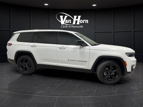 Used 2024 Jeep Grand Cherokee L Limited w/ Black Appearance Package AWD/4WD image 8