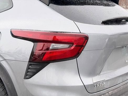 Used 2024 Chevrolet Trax LS image 17