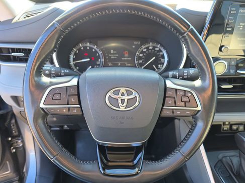 Used 2021 Toyota Highlander XLE image 25
