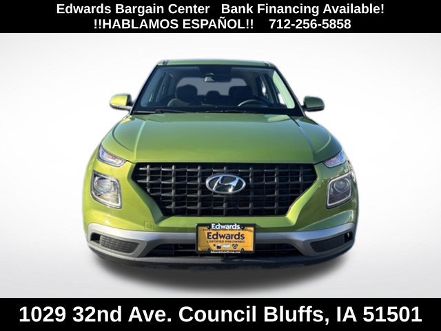 Used 2023 Hyundai Venue SE FWD image 2