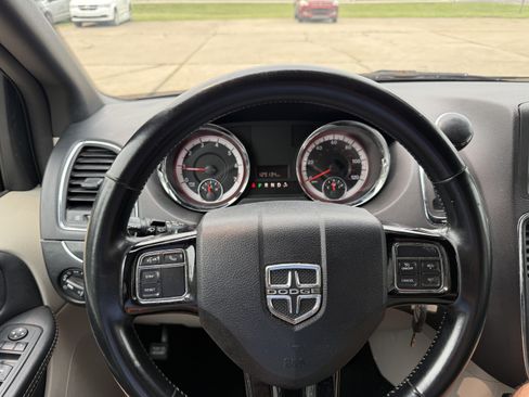 Used 2018 Dodge Grand Caravan SXT FWD image 15