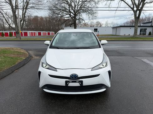 Used 2022 Toyota Prius LE image 2