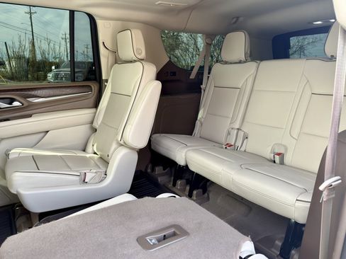 Used 2023 GMC Yukon XL Denali image 12