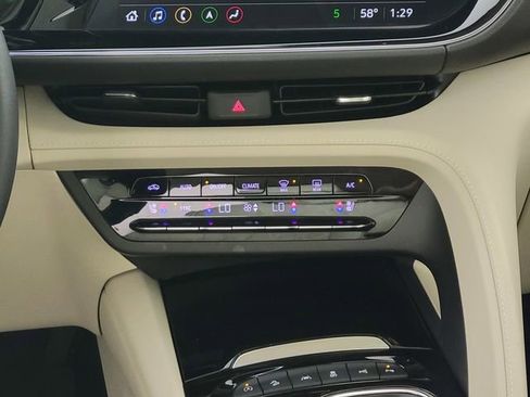 Used 2023 Buick Envision Avenir image 23