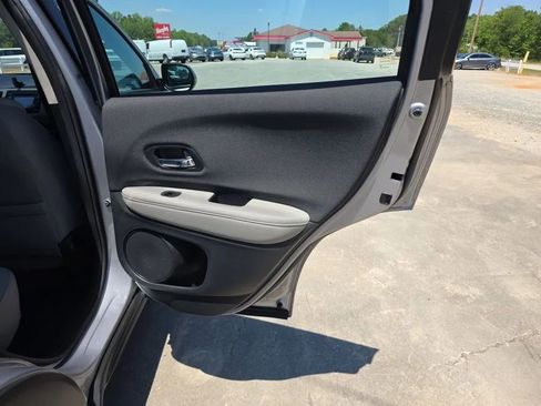 Used 2022 Honda HR-V LX image 37