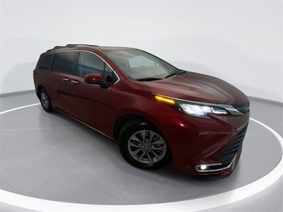 Used 2022 Toyota Sienna XLE