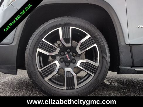 Used 2021 GMC Acadia SLT w/ LPO, 'HIT The Road' Package FWD image 23
