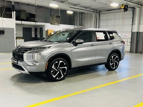 Used 2024 Mitsubishi Outlander SE image 14