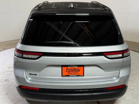 New 2025 Jeep Grand Cherokee Limited w/ Trailer Tow Package AWD/4WD image 6