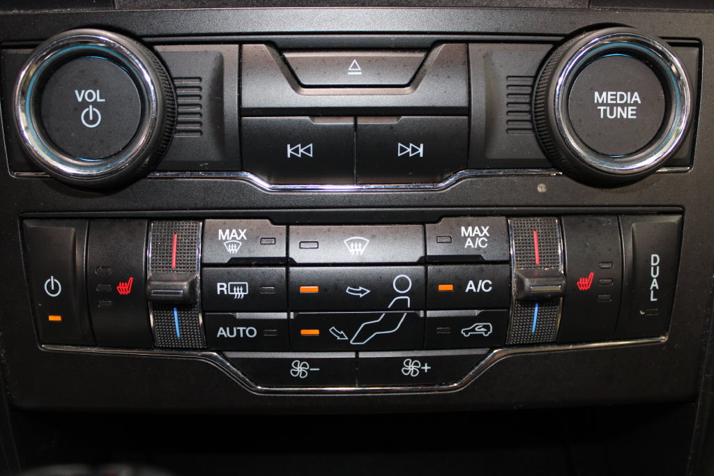 Used 2017 Ford Explorer XLT w/ Equipment Group 202A FWD image 44