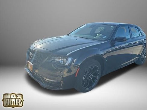 Used 2023 Chrysler 300 Touring L w/ Comfort Group AWD/4WD image 4